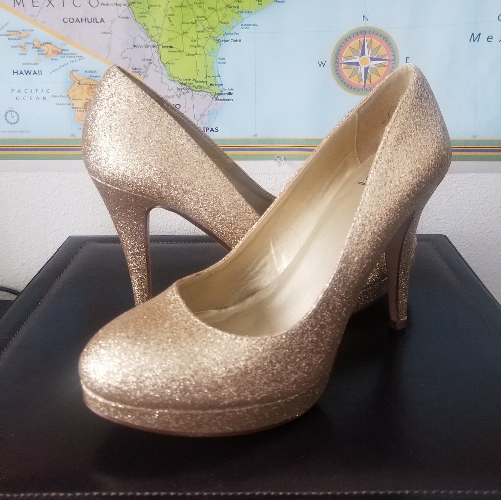 Heart in D Glitter Gold High Heels